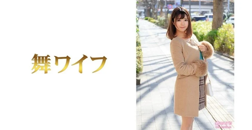 大胆情侣电影院看电影时中途出来到洗手间啪啪,干的美女淫叫不止说：你快点